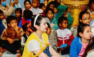 Cao Mỹ Kim cùng nhóm thiện nguyện trao 1000 phần quà dịp Tết Trung Thu