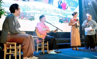 Chí Tài và dàn sao hát quyên góp 2,5 tỷ đồng hỗ trợ người dân miền Trung