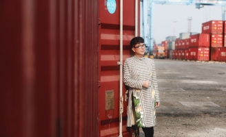 Ca sỹ Long Nhật xứng danh Qúy ông lịch lãm trong Áo dài Việt Hùng