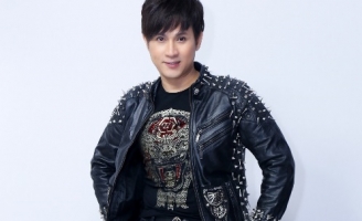 Cùng với Mỹ Tâm, Nguyên Vũ là ca sĩ độc quyền đầu tiên ở Việt Nam