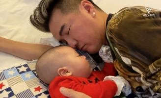 Đàm Vĩnh Hưng viết tay, in hình làm “Nhật ký làm cha” tặng con trai Polo Huỳnh