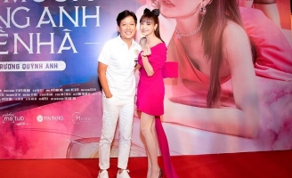 Dàn sao hùng hậu ‘đội mưa’ đến mừng Trương Quỳnh Anh ra mắt MV mới