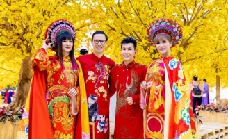 Hiền Mai, Băng Châu, Phi Thanh Vân, MC Anh Quân hội ngộ Đoan Trường tại Lễ hội Tết Việt