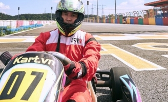 Hồ Quang Hiếu trải nghiệm đua xe Go Kart