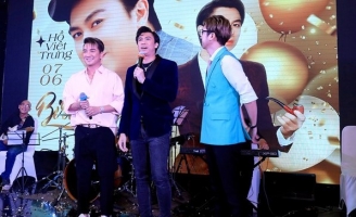 Hồ Việt Trung mừng sinh nhật tưng bừng sau tin đồn thất thiệt