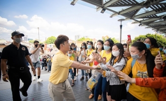 Huỳnh Lập đón sinh nhật giản dị, ấm cúng giữa tình cảm của hơn 500 fan ruột 