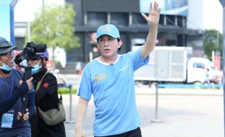 Kim Tử Long chia sẻ sức khoẻ giảm sút, hay bị đau nhức tay chân 