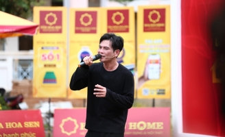 Lâm Hùng: “Con trách tôi chỉ biết ăn, ngủ và đi hát mà không chơi với con”