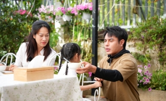 Lê Dương Bảo Lâm làm host chương trình mới toanh Sáng Nay Ăn Gì?