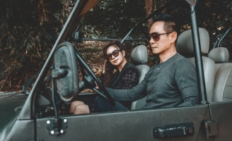 Lý Hải Minh Hà chụp ảnh kỷ niệm 10 năm làm vợ chồng