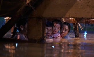 Lý Hải và ê kíp “hành xác” đến ba giờ sáng trong bể nước lạnh 