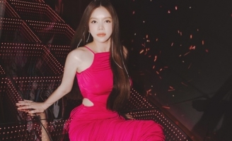 Lý Nhã Kỳ diện style bom sex đi xem Rap Việt