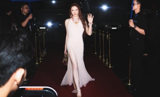 Lý Nhã Kỳ gây chú ý với kim cương 2 tỷ tại show Lê Minh Ngọc