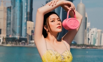 Lý Nhã Kỳ khoe dáng 'bốc lửa' ở xứ Ả Rập