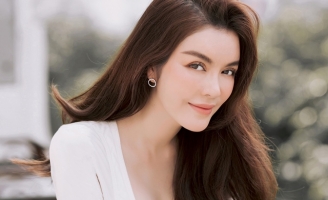 Lý Nhã Kỳ khoe nhan sắc tinh khôi, gợi cảm