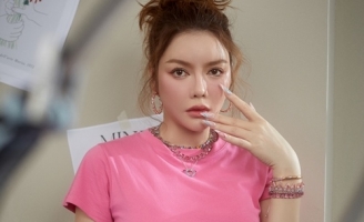 Lý Nhã Kỳ nóng bỏng với phong cách ngọt ngào