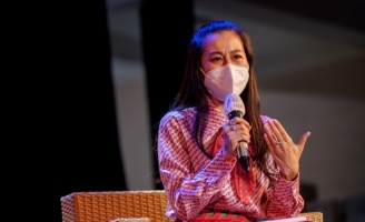 Nam Thư nhiều lần xúc động khi dẫn dắt chương trình 