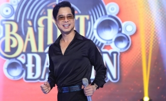 Ngọc Sơn mang thời hoàng kim của ông hoàng nhạc sến trở lại sân khấu “Bài hát đầu tiên” 