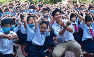 Nguyễn Văn Chung tạo hứng thú âm nhạc cho các bé qua 