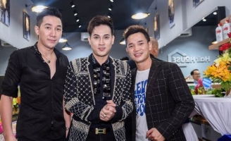 Nguyên Vũ chúc mừng “Vua tóc” Nguyễn Duy khai trương thương hiệu Hair House Salon