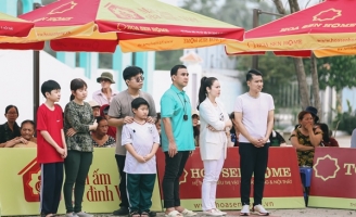 Nhật Kim Anh, Hồng Sơn bỏ tiền túi tặng trẻ mồ côi tại Mái ấm gia đình Việt