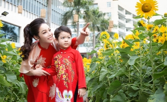 Nhật Kim Anh: 'Tôi day dứt vì con không đủ bố mẹ'