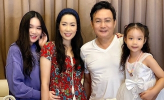 NSƯT Trịnh Kim Chi mừng tuổi mới bên chồng con