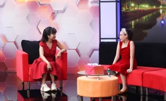 Ốc Thanh Vân vừa mừng vừa thương cô bé 10 tuổi biết kiếm tiền phụ mẹ