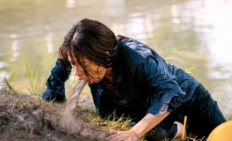 Puka nôn ói khi lần đầu ngủ ở chợ cá, ăn bùn, bới rác… khi đóng Kẻ độc hành