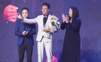Thanh Duy xúc động cảm ơn NSND Hồng Vân, Xuân Phước khi nhận giải 'Nam ngôi sao phim ảnh 2020'