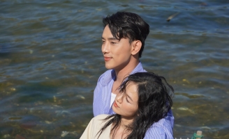 Thuận Nguyễn và Oanh Kiều với câu chuyện tình đẹp trong “Tình yêu đến cùng gió biển”