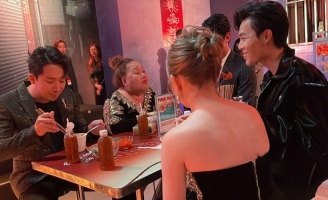 Trấn Thành chi tiền bao nguyên gánh bánh canh 300 nghìn/tô đãi cả showbiz