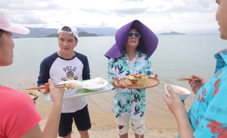 Trốn dịch Corona, Đàm Vĩnh Hưng rủ bạn thân Vũ Hà đi biển thi nấu ăn