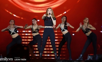 Trọn vẹn một Mỹ Tâm cùng khóc cười với khán giả trong đêm nhạc 