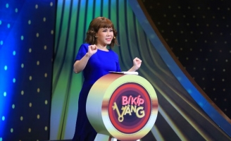 Việt Hương “cầm cân nảy mực” cho chương trình Bí Kíp Vàng 