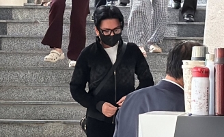 Vụ đánh bạc ở khách sạn Pullman: Ca sĩ Vũ Hà xuất hiện tại tòa với tư cách bị cáo